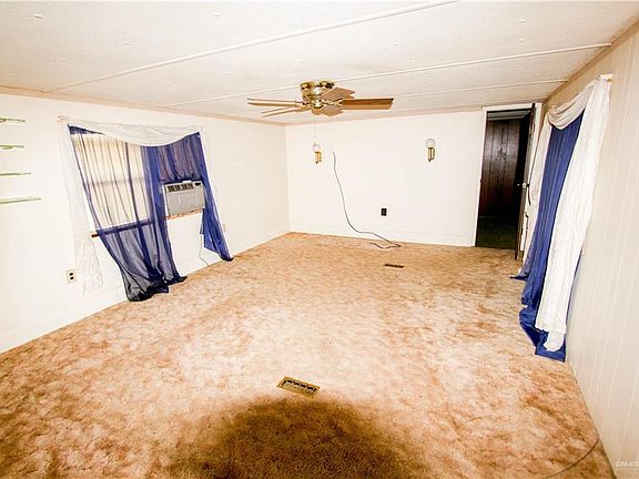 4th image of 208 W 9th St