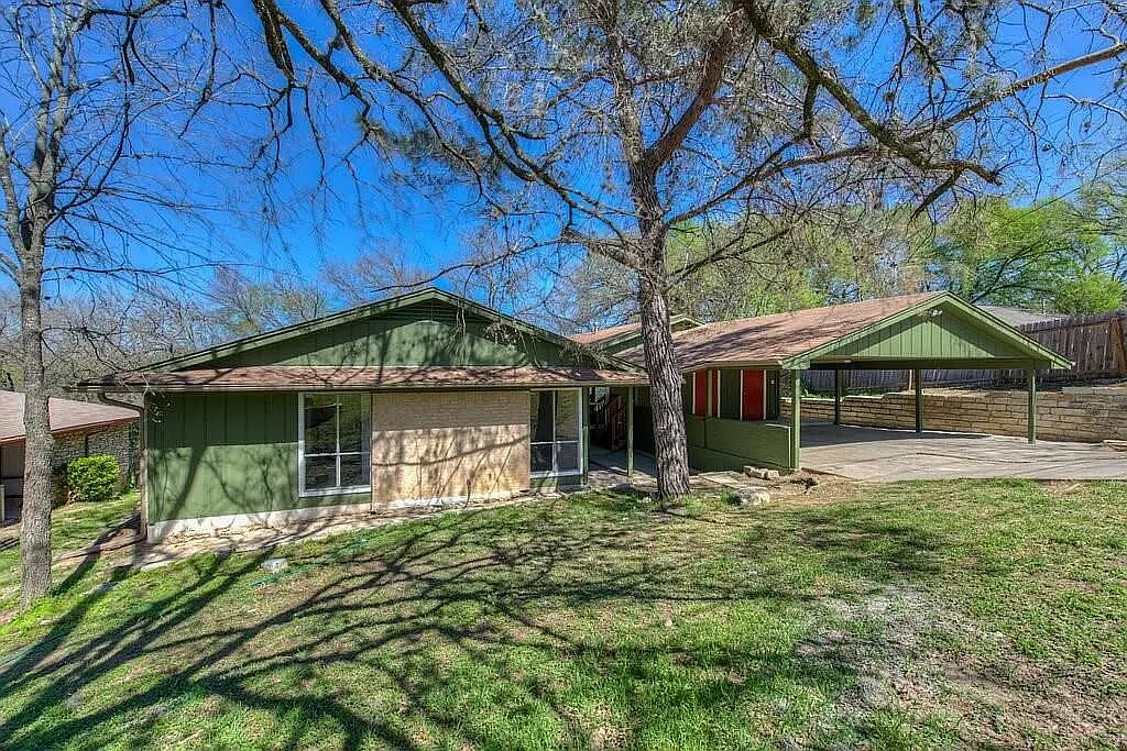 2 bed, 1.0 bath, 871 sqft, $1,500 — Photo 1