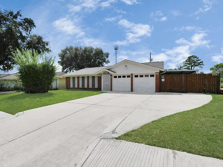 530 Westshire Dr — Photo 36