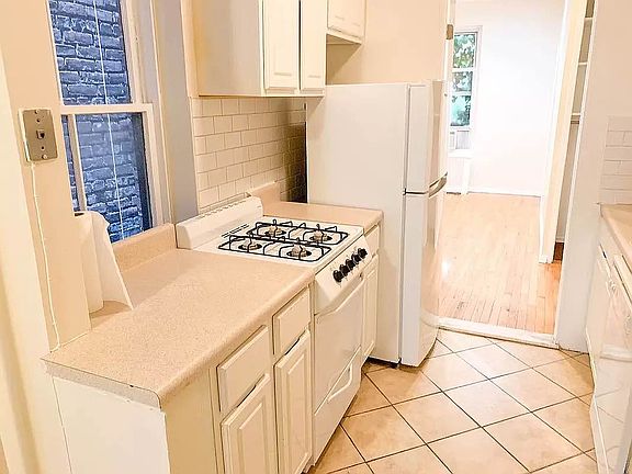 3rd image of 251 W 18th St #45W