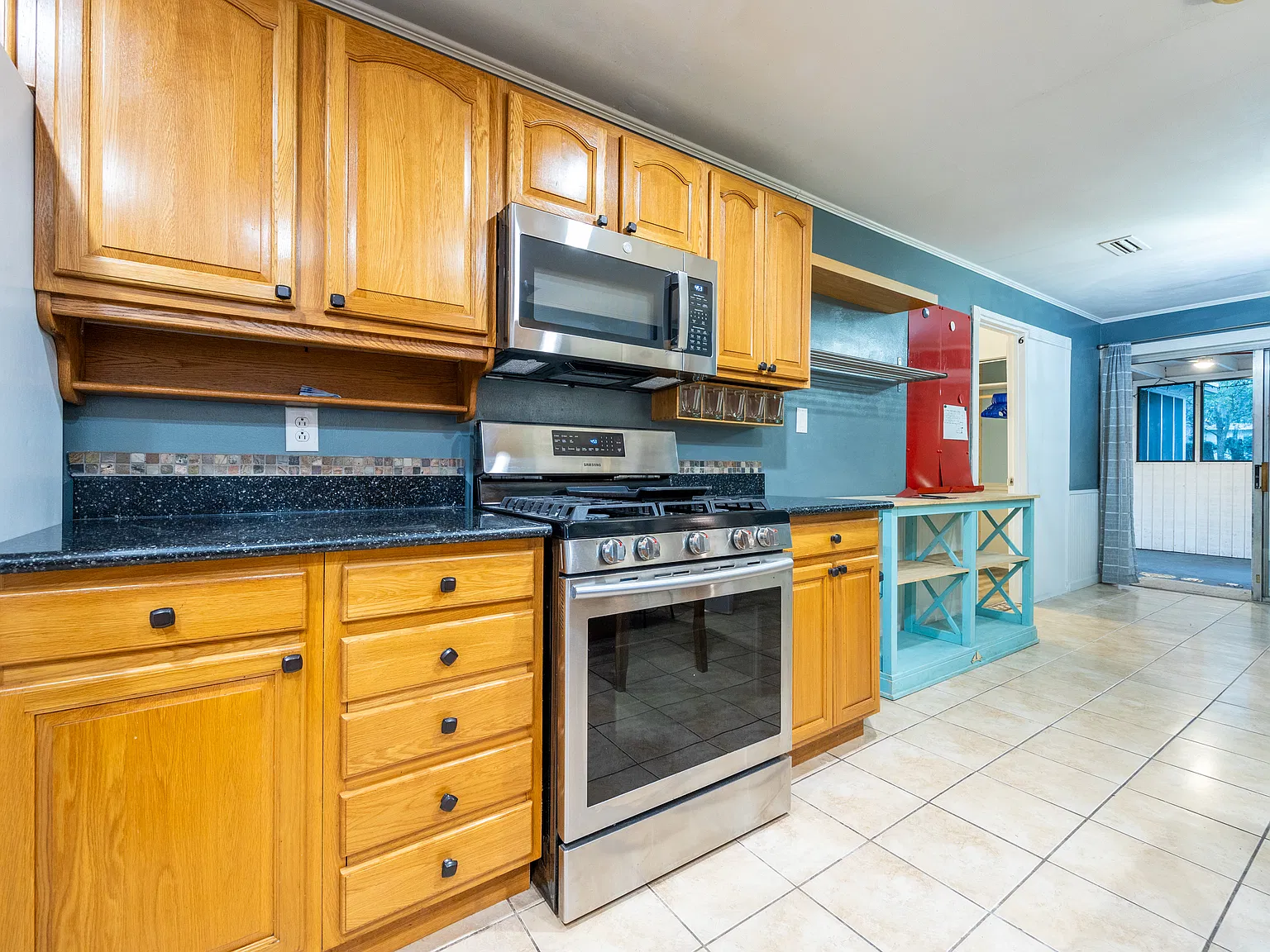 7 bed, 1872 sqft, $4,100 — Photo 4