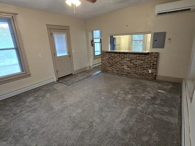340 Main St #B — Photo 1