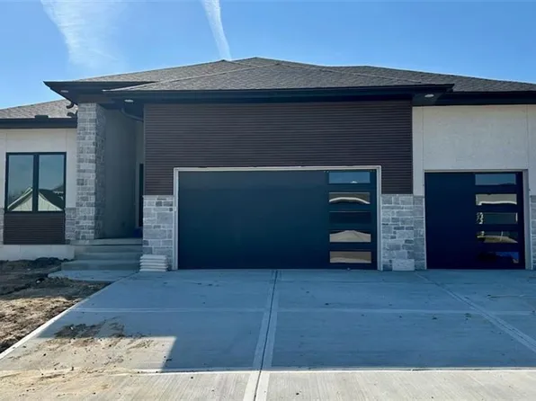 17408 Parkhill St, Overland Park, KS 66221