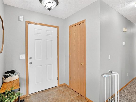 5th image of 406 W Chestnut Road