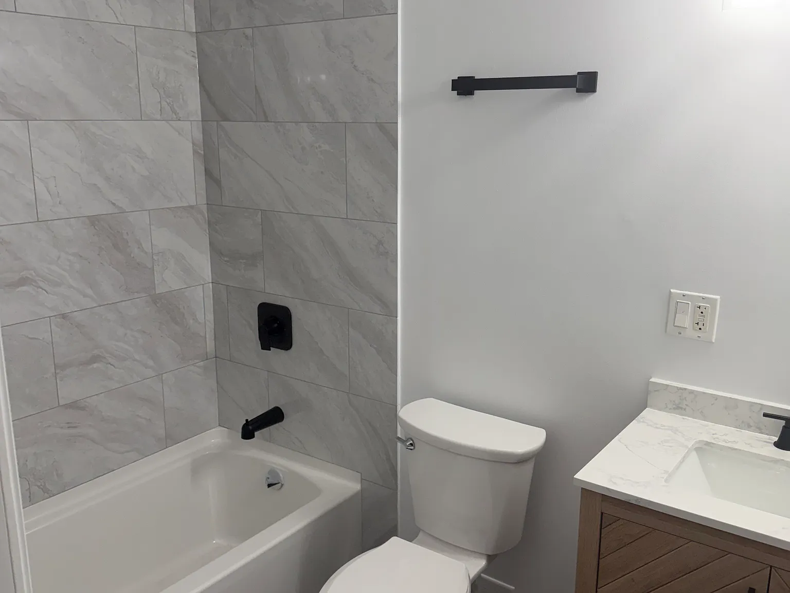 3 bed, 1200 sqft, $2,150 — Photo 4