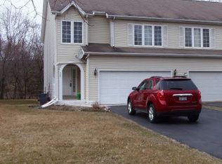 560 Birch Rd, Woodstock, IL 60098