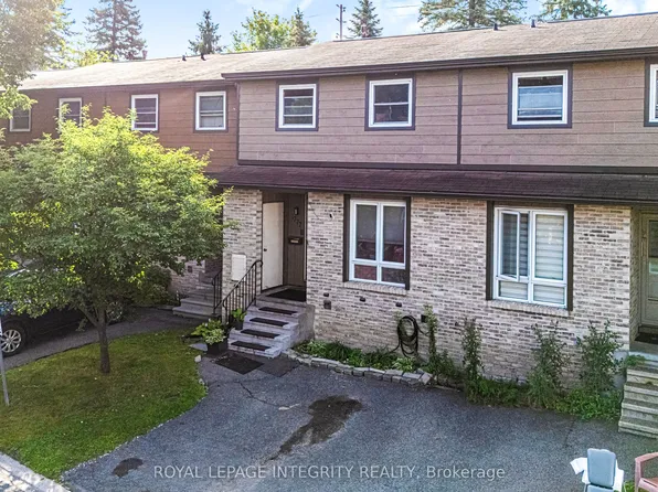 1777 Trappist Ln, Ottawa, ON K1C 1X7
