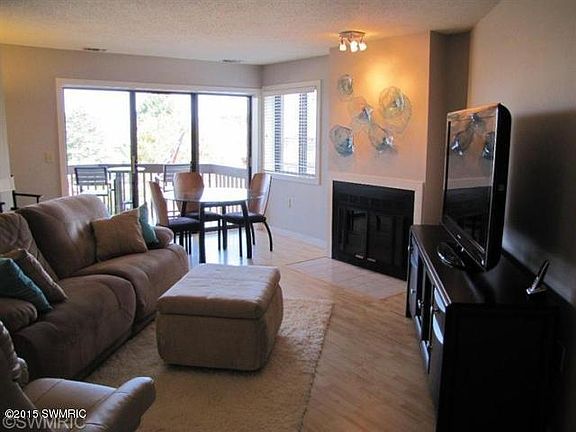 5th image of 368 Harbor Dr Unit 203