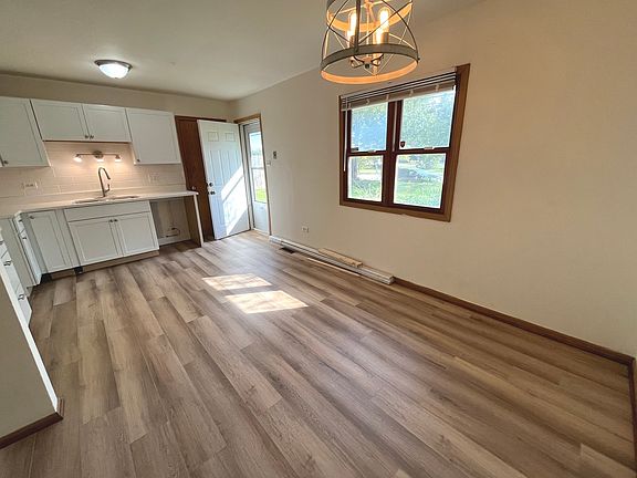 5th image of 4227 Greenbrier Ln
