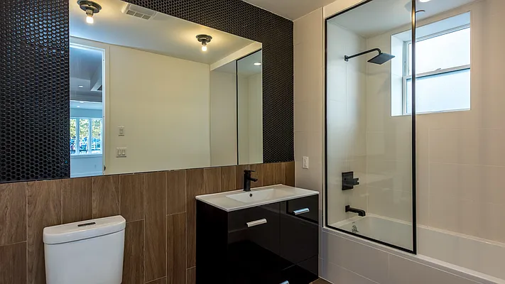 Rented by Nooklyn NYC LLC | media 44