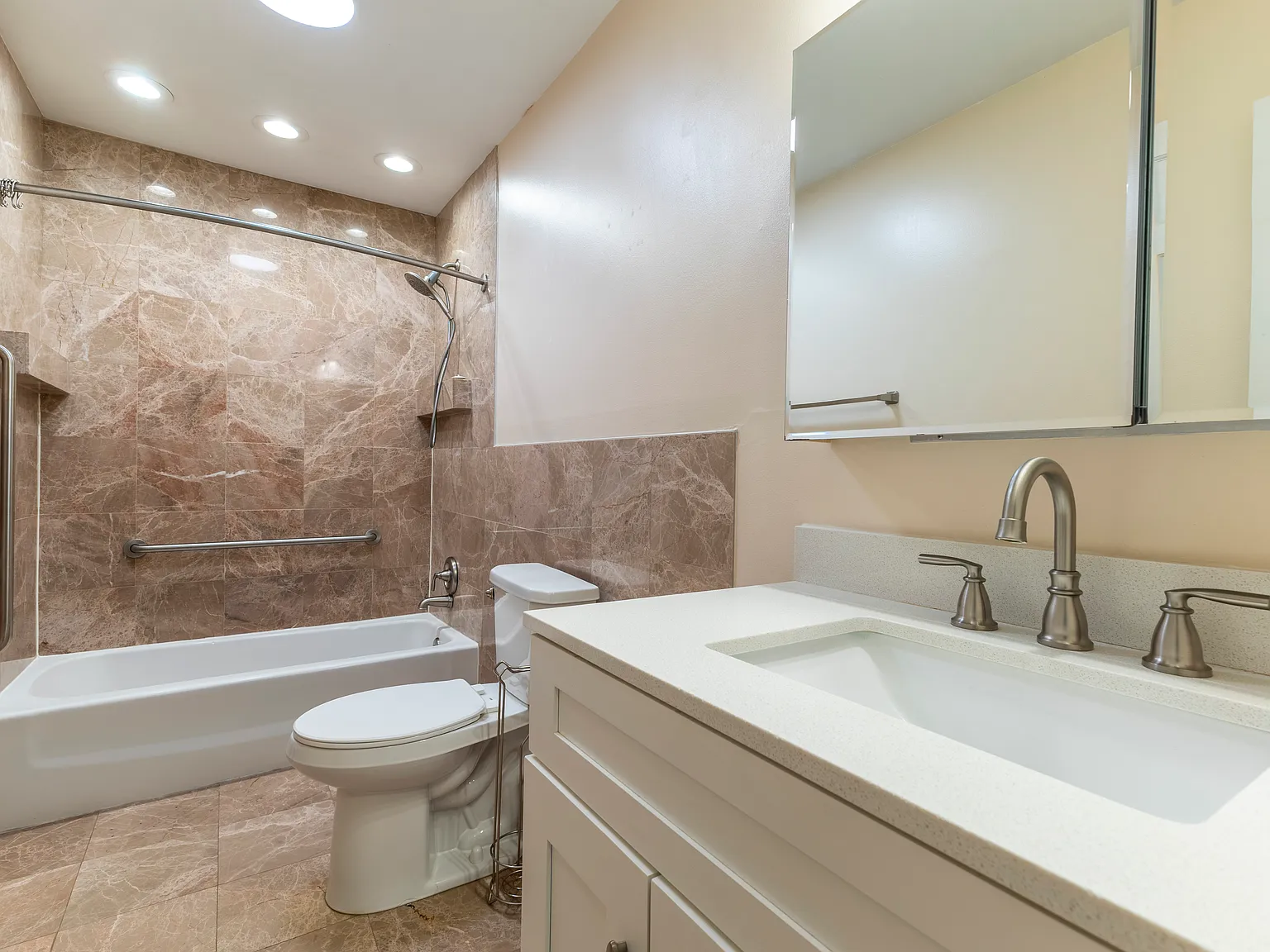 2 bed, 873 sqft, $2,200 — Photo 3