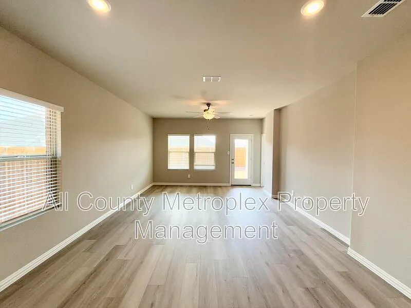 Building Photo - 709 Hemingway Ln
