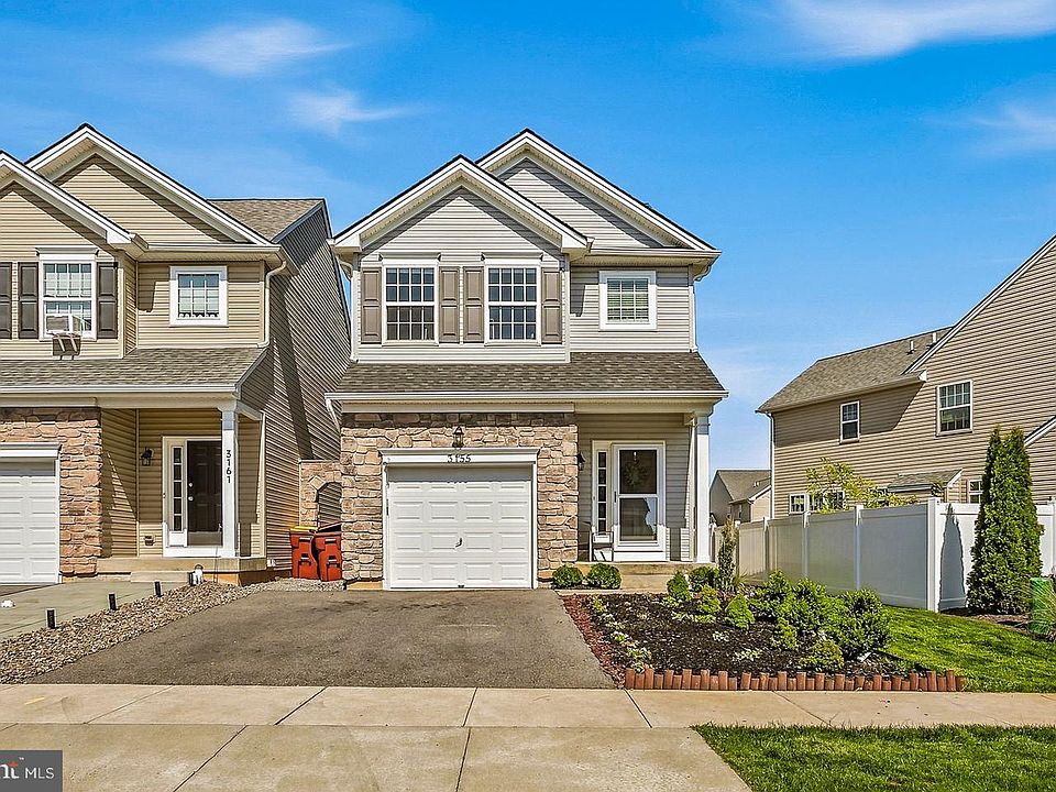 1st image of 3155 W Huntington Ln