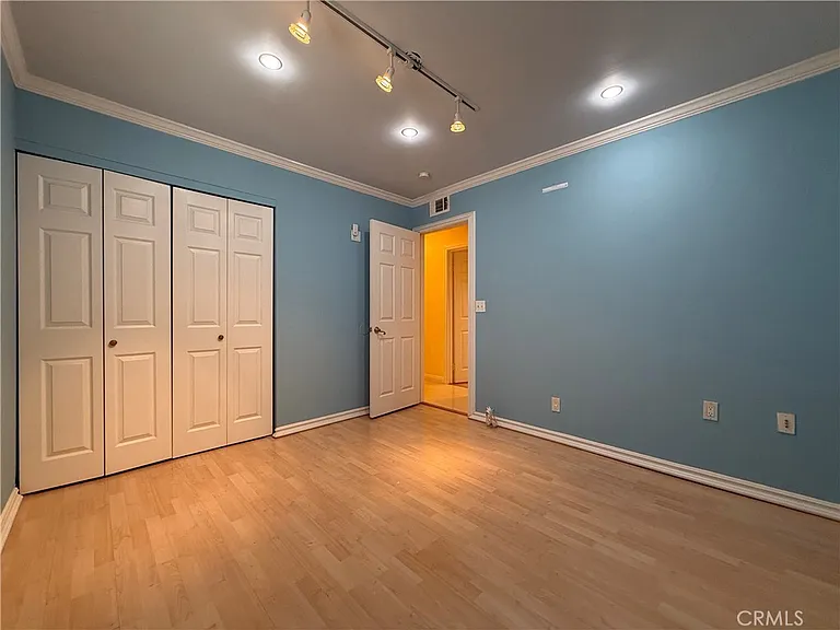 1127 S Nantes Ave — Photo 17