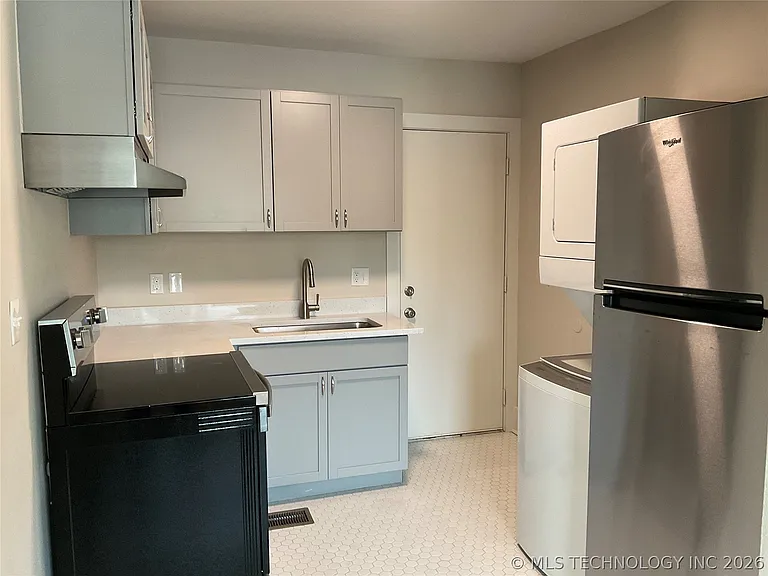 1349 E 6th St — Photo 7