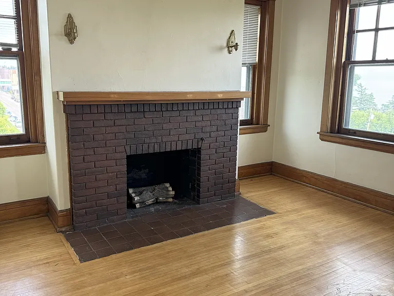 731 E 1st St #8 — Photo 2