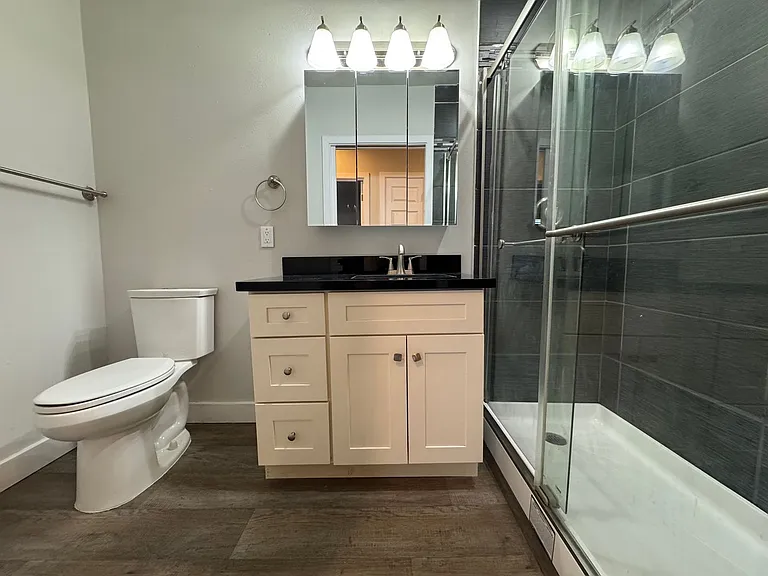 Hudson Square Apartments — Photo 9