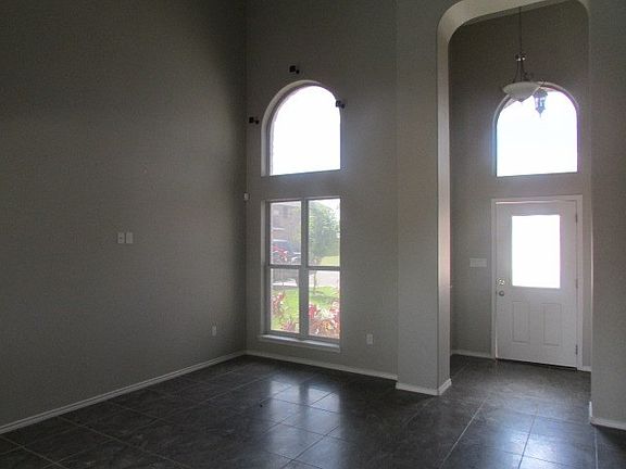 3rd image of 3706 Oriole Dr