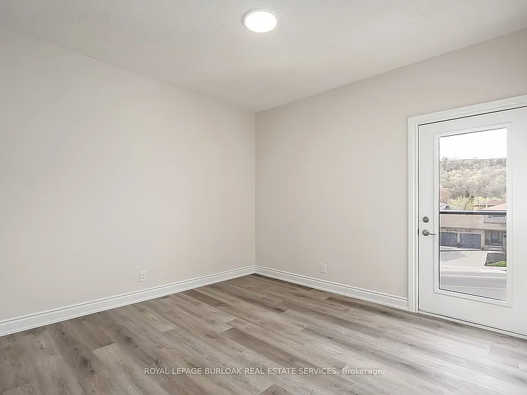 259 King St E #3A — Photo 12