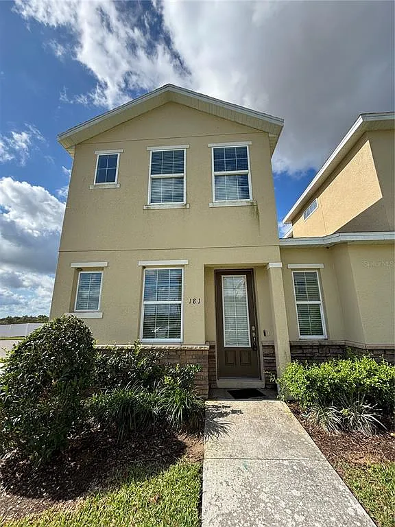 3 bed, 2.5 bath, 1612 sqft, $1,890 — Photo 3