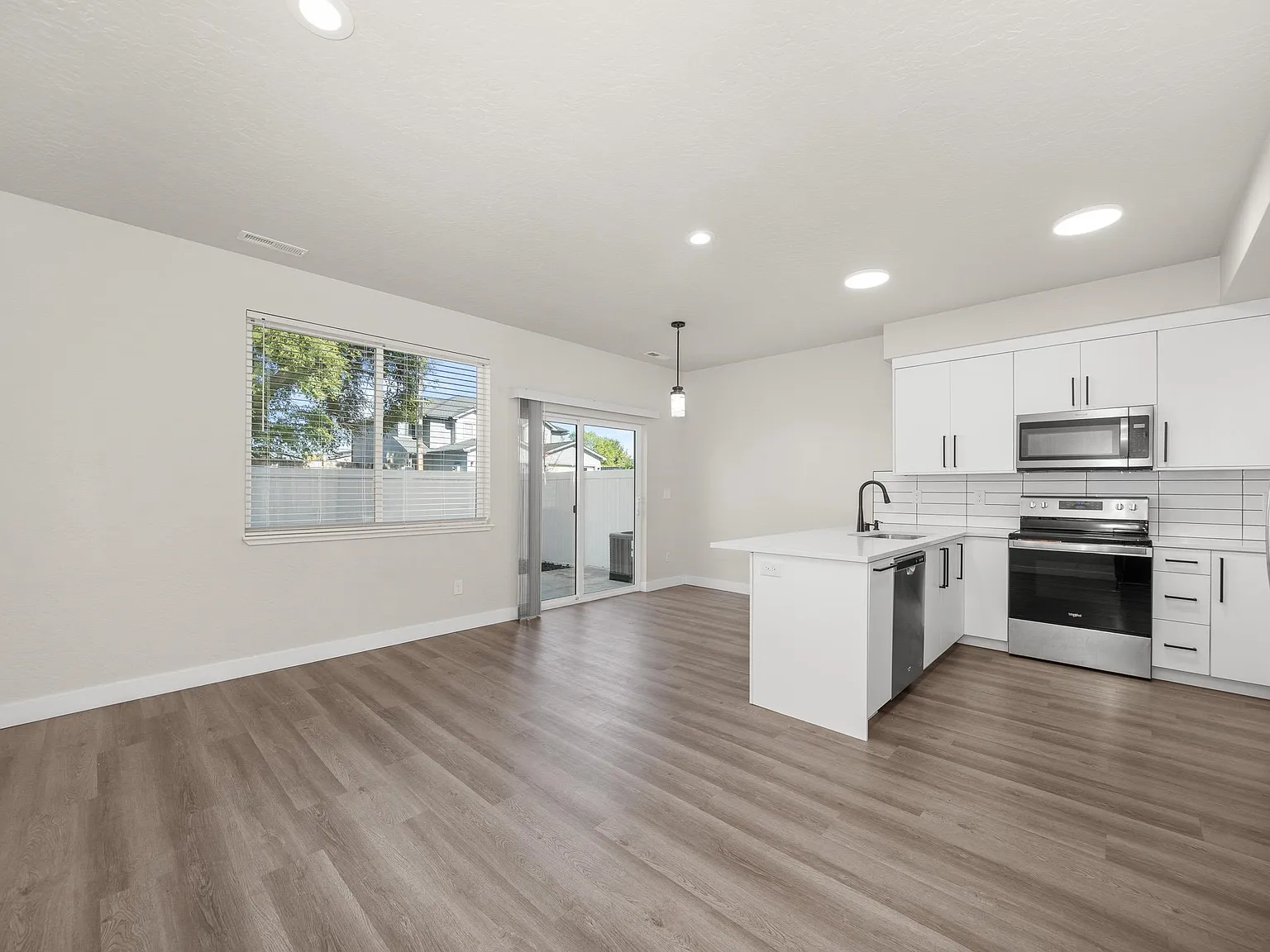 11905 E Spruce Ln — Photo 4