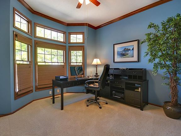 3rd image of 128 Greenward Way S