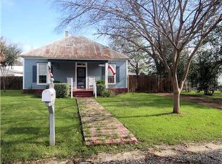 102 Bishop St, Smithville, TX 78957