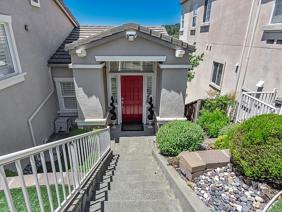2nd image of 8215 Skyline Cir