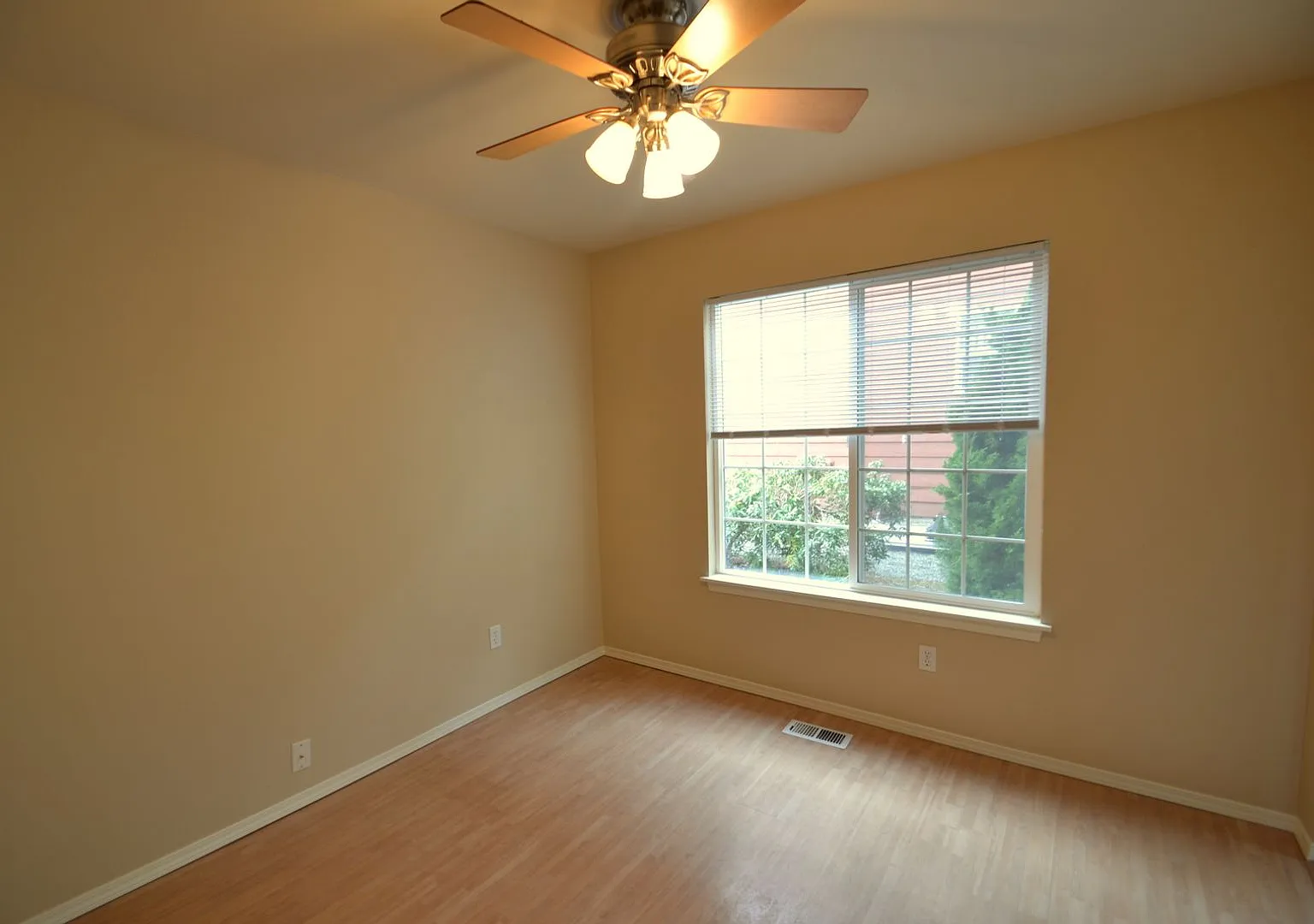 3Bd/2.5Ba Monroe Home — Photo 4
