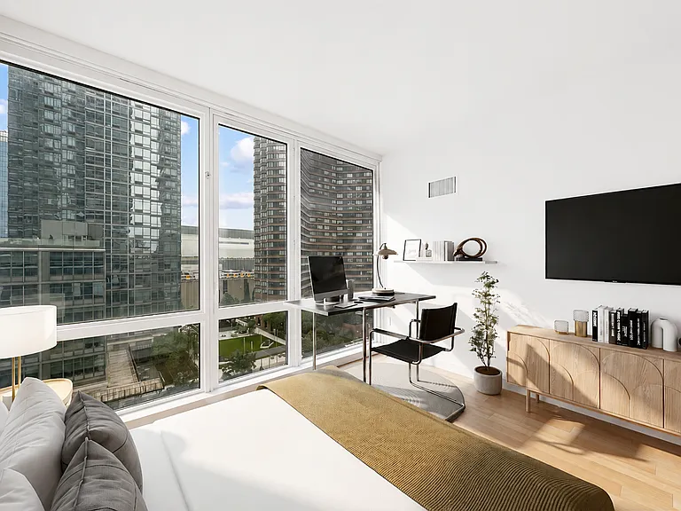 605 W 42nd St #21S — Photo 2