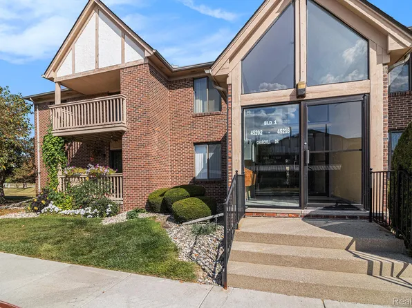 45216 Churchill Dr #8, Macomb, MI 48044