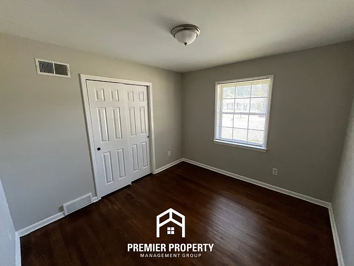 1352 Winfield Ave — Photo 14