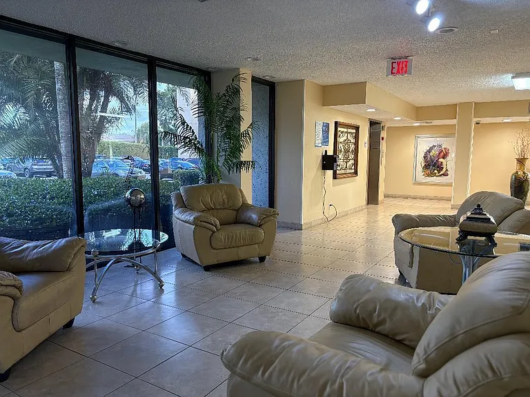 8900 Washington Blvd #409 — Photo 27