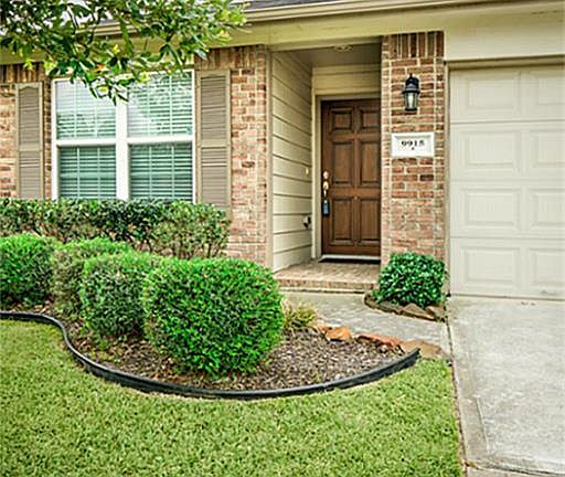 2nd image of 9915 Fairlane Oaks Dr