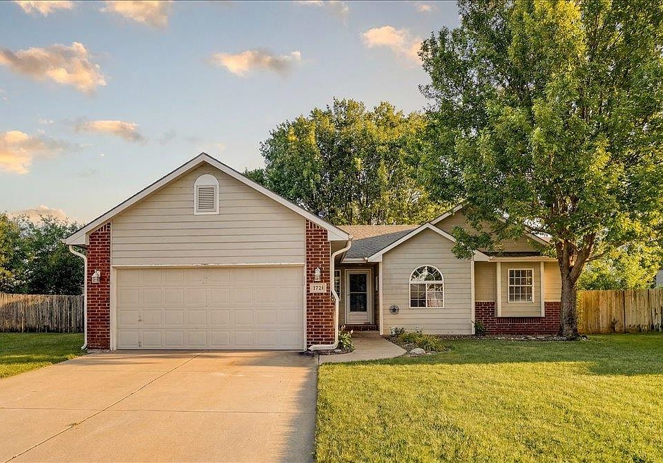 1st image of 2721 N Stoney Point Ct