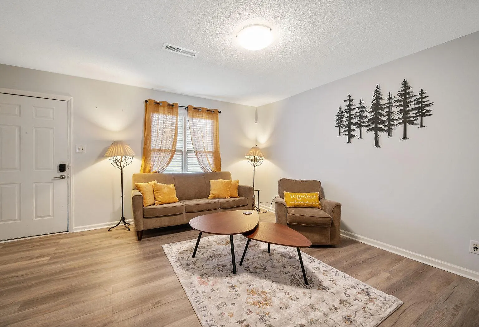 2 bed, 1.5 bath, 1080 sqft, $3,000 — Photo 1