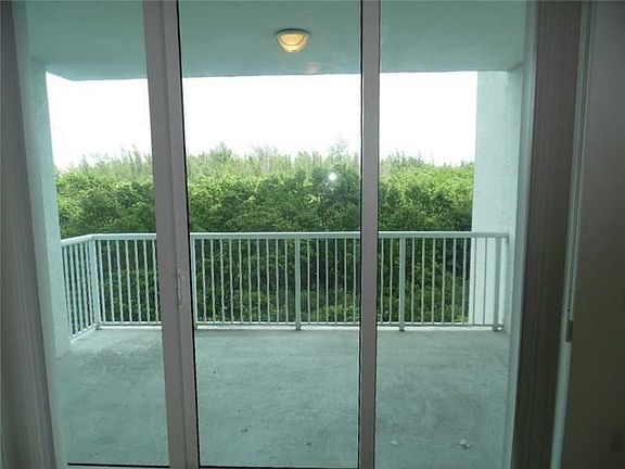 4th image of 14951 Royal Oaks Ln #6A