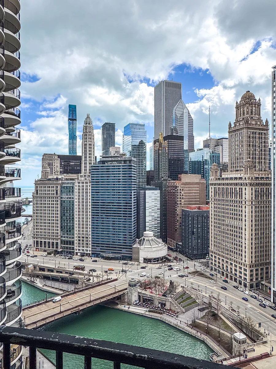 Photo 2 of 17 - 300 N State St #3008 - Chicago, IL Building Photo - 300 N State St #3008