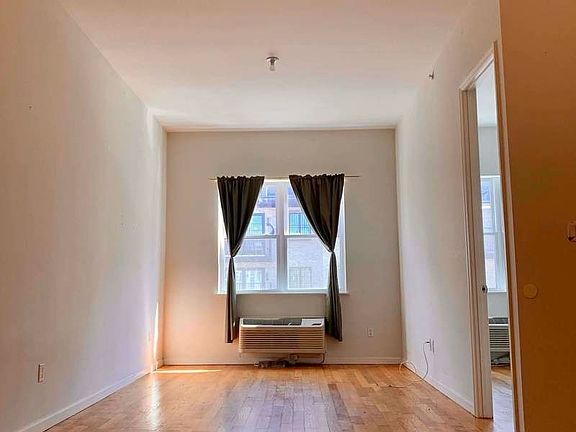 3rd image of 107 Stockton St #4
