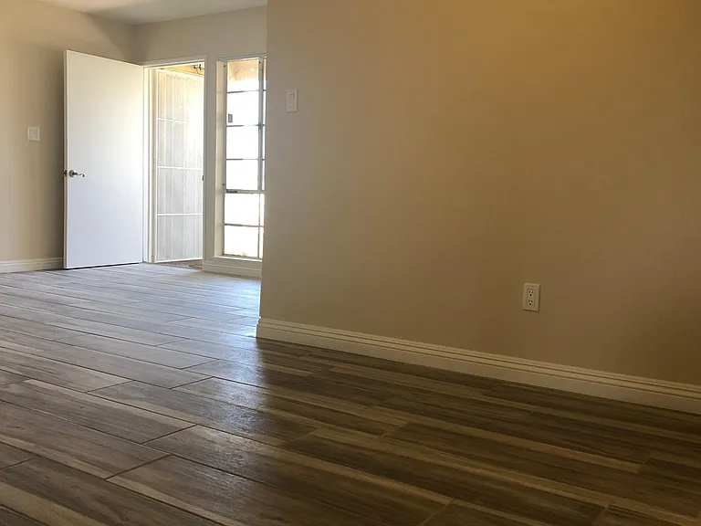756 Jefferson Ave #B — Photo 6