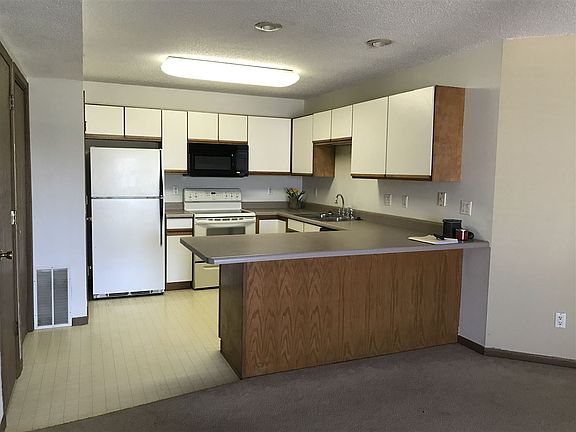 3rd image of 540 Augusta Cir APT 8
