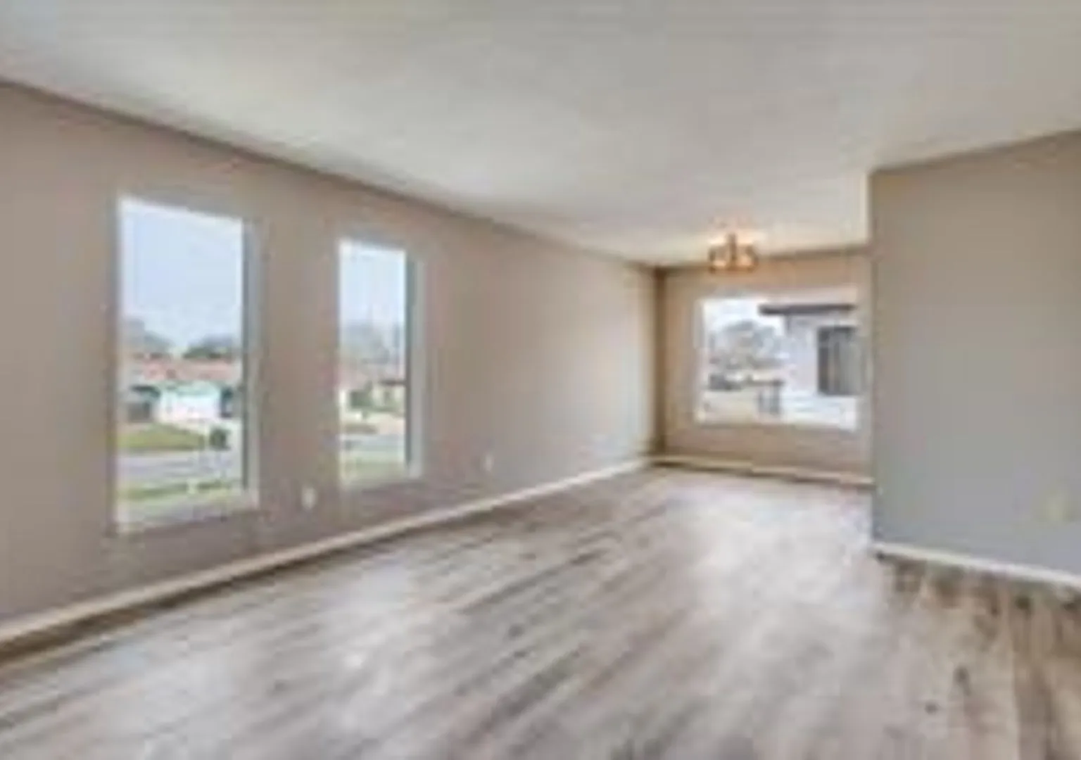 1527 E El Monte St — Photo 4