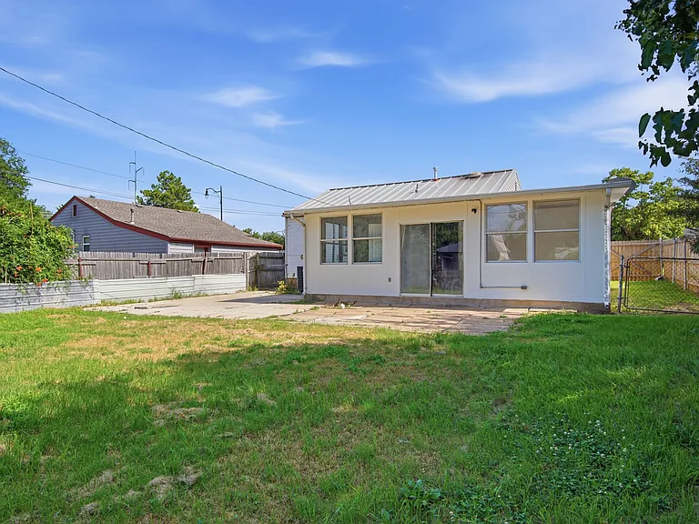 549 E Ercoupe Dr — Photo 31