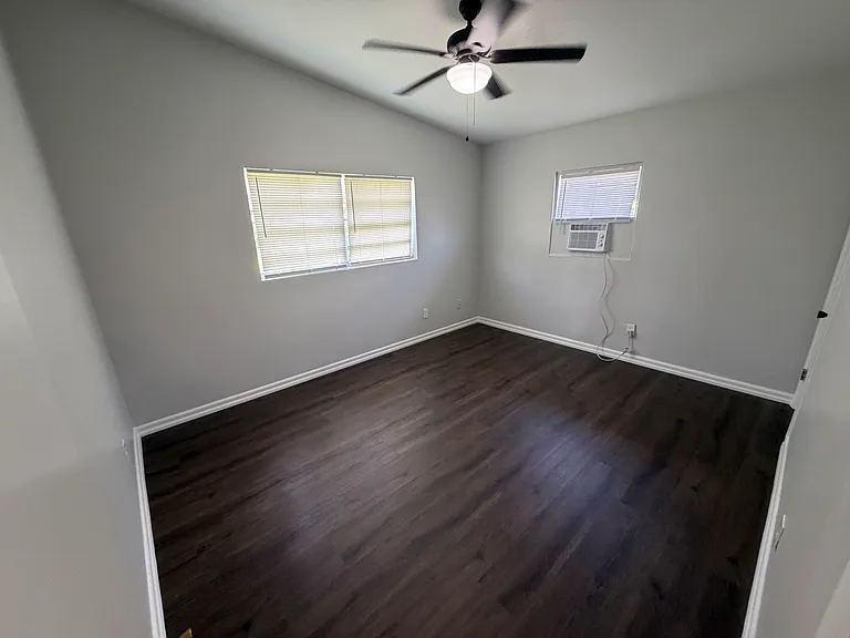 1720 Miller Ave — Photo 14