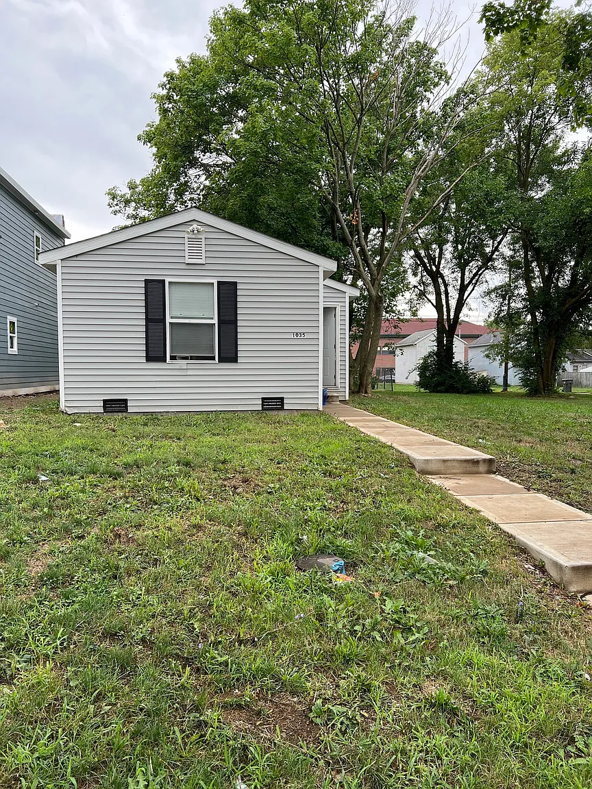 1035 W Roache St photo 1