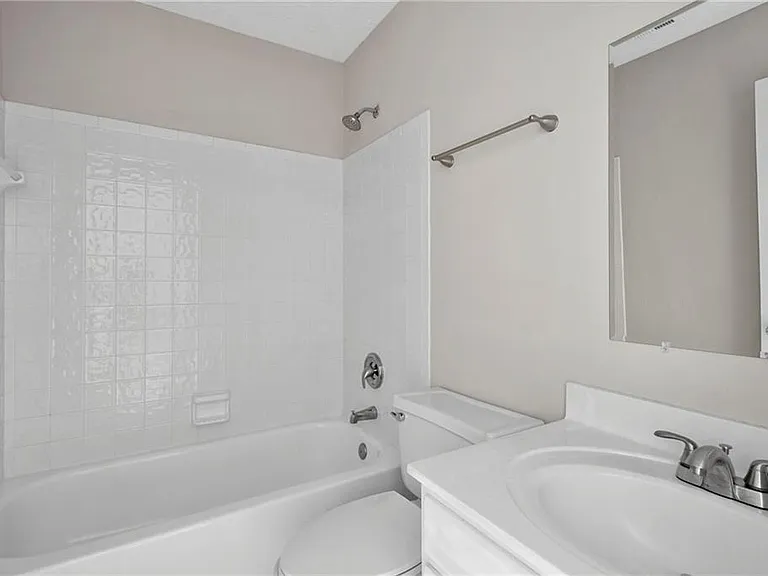 465 Mikasa Dr — Photo 8