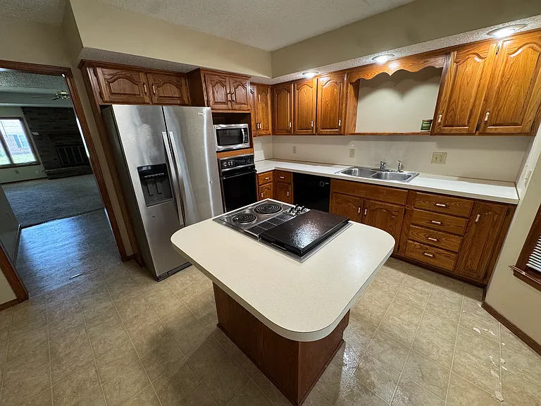 3485 S Kickapoo Ave — Photo 4