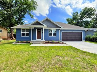 1116 W Broadmoor St, Springfield, MO 65807