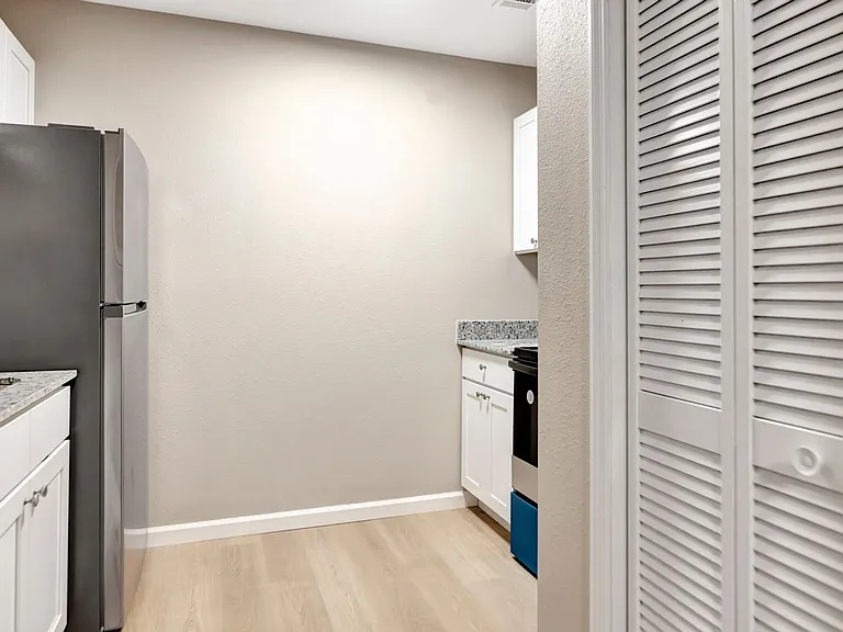 Creekside Apartments — Photo 12