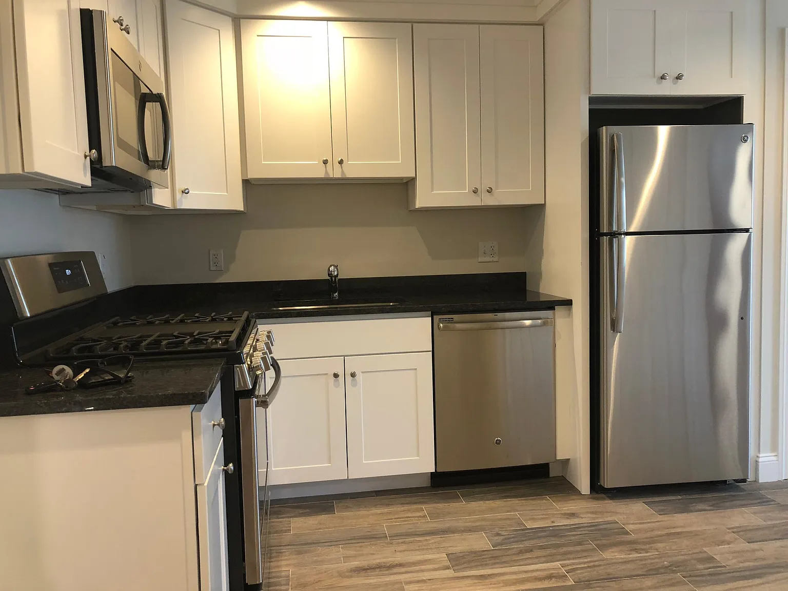 1 bed, 650 sqft, $2,700 — Photo 3